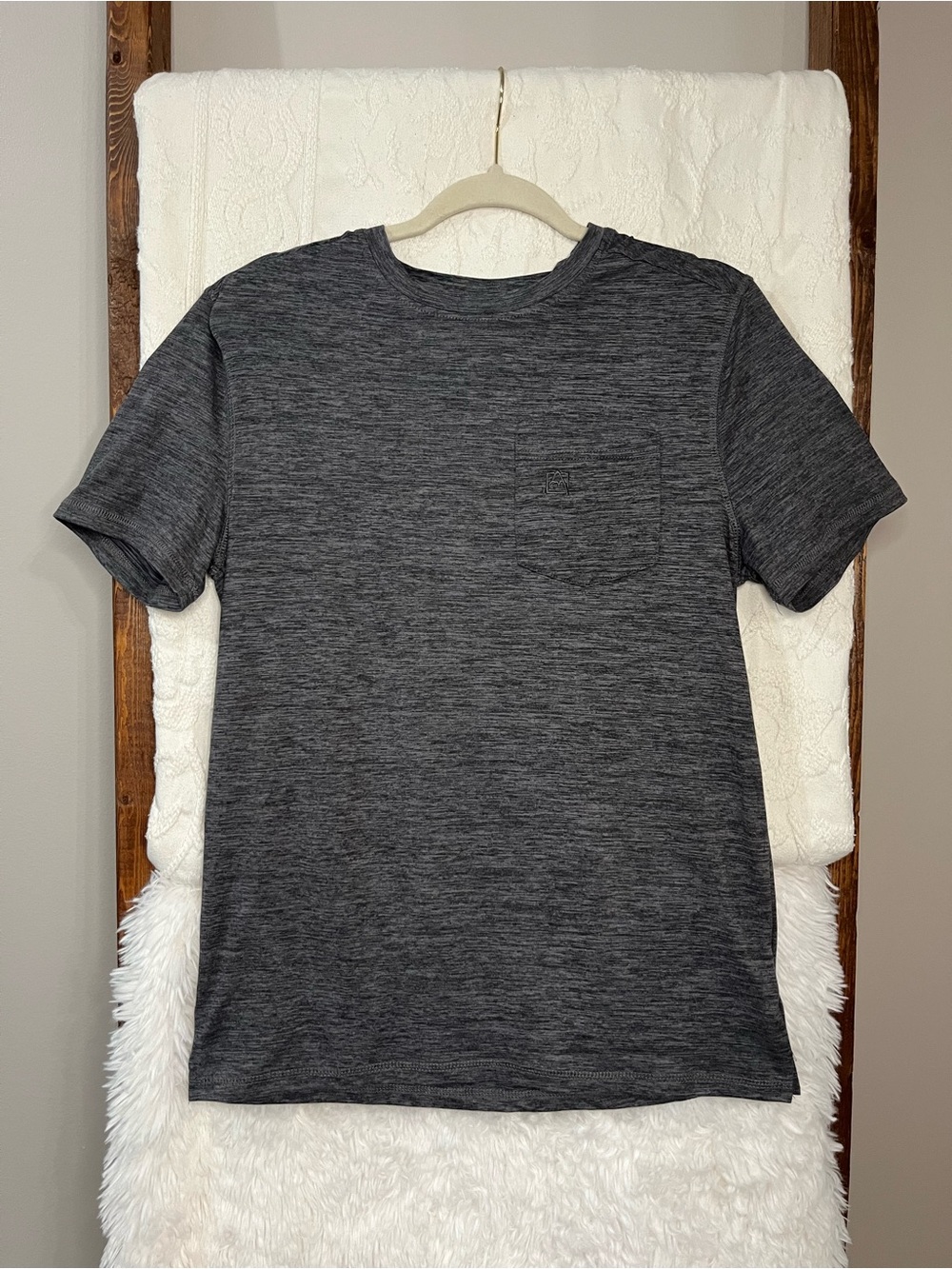 Avalanche Men’s Small Heathered Gray Athletic Pocket Tee
